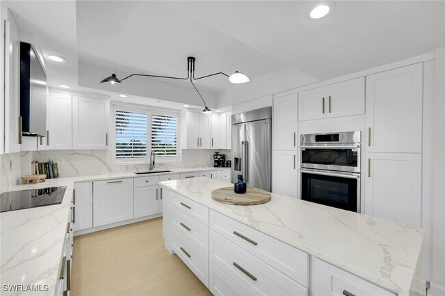 Building Photo - 8720 Bay Colony Dr