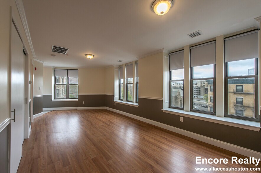 Building Photo - 1126 Boylston St