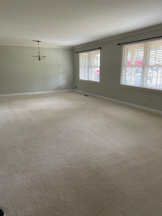 Building Photo - 5 Ramblewood Ln