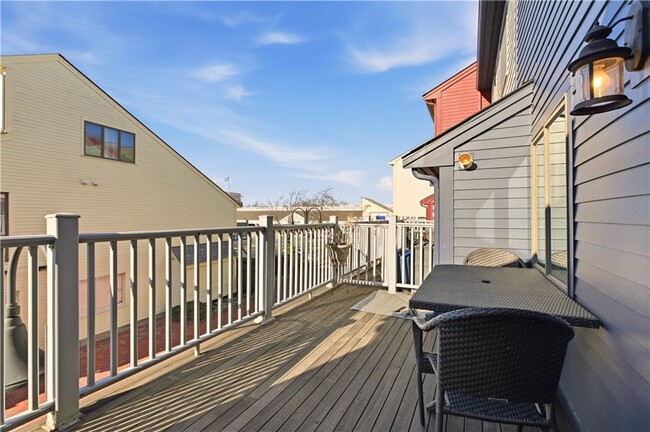 Building Photo - 216 Goddard Row