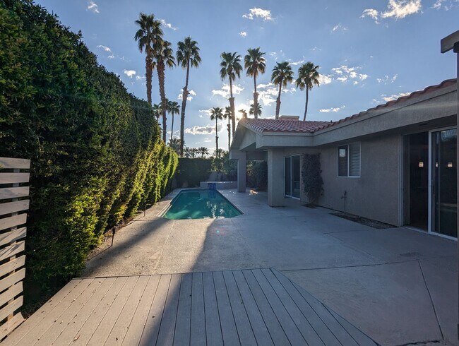 Building Photo - 1 Mission Palms Dr W