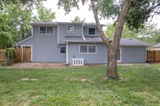 Building Photo - 2701 Poppy Way