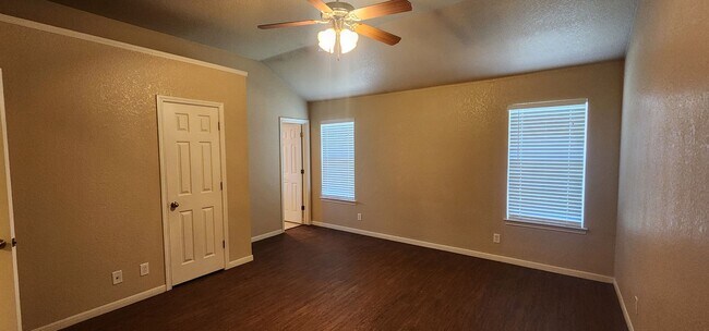 Building Photo - Lovely 2 Bed/2 Bath Duplex in Trimmier Est...