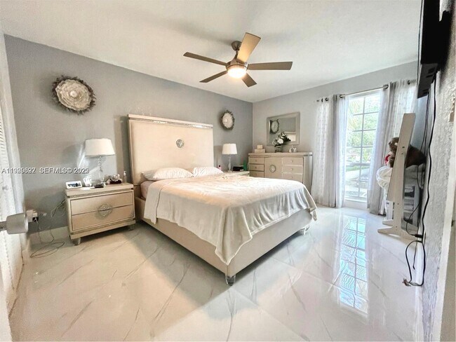 Building Photo - 7110 Fairway Dr