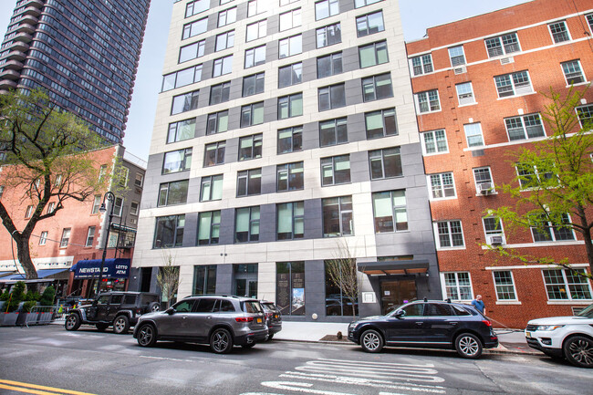 Building Photo - 515 East 86th St