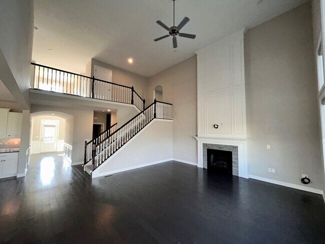 Building Photo - Home For Lease