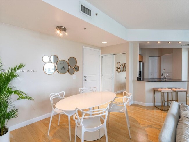 Building Photo - 480 NE 30th St