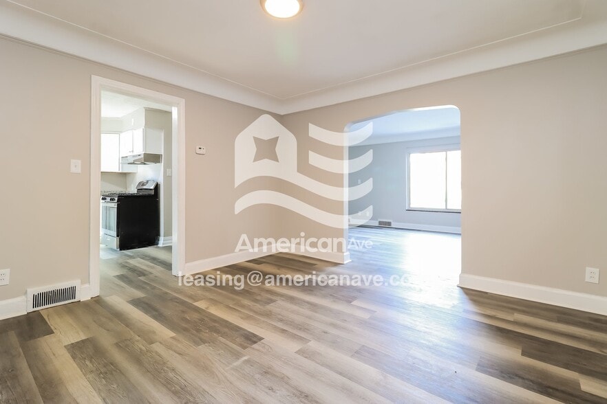 Building Photo - 14350 Rutherford St