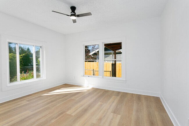 Building Photo - Beautiful 3 bd home close to the hospital
