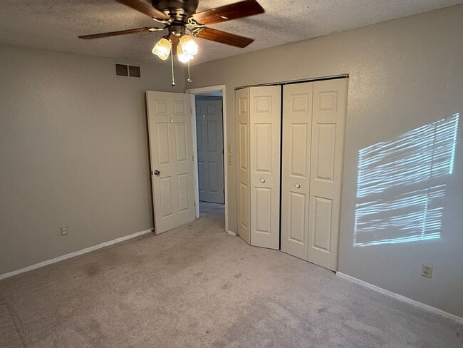 Building Photo - 4 Bedroom, 2 Bath Home for Rent