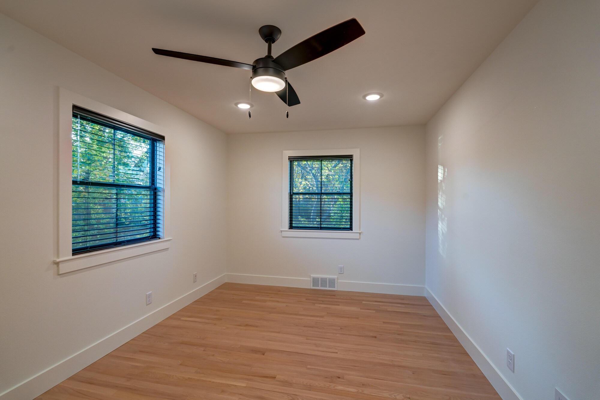 Building Photo - 405 Presidential Ln