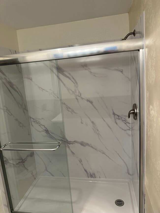 Building Photo - 827 32nd St