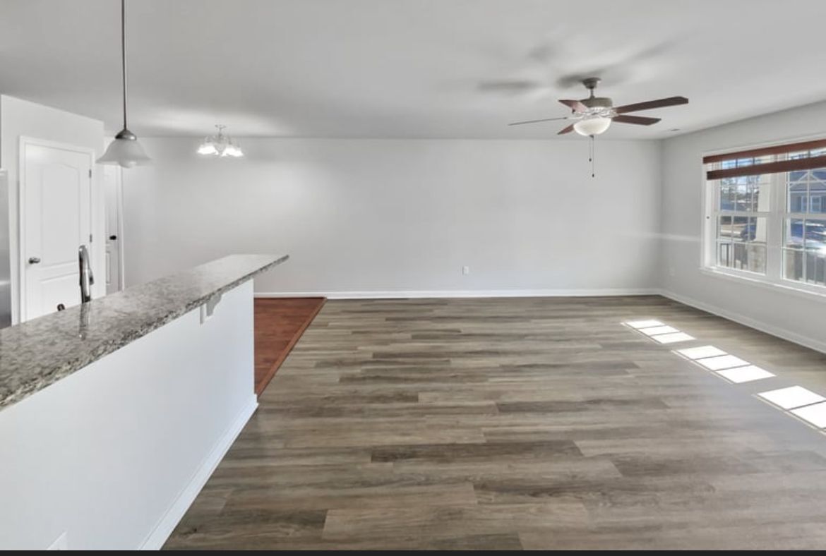 Building Photo - 3912 Harrow Dr