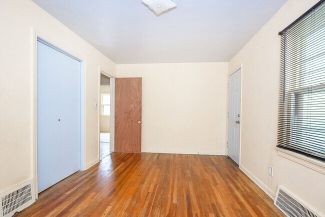 Building Photo - 2 BED 1.5  BATH BEAUTIFUL SINGLE FAMILY HOME IN WARRENSVILLE HEIGHTS!