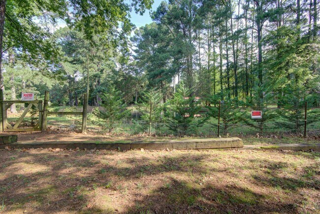 Building Photo - 205 Jarrett Ln