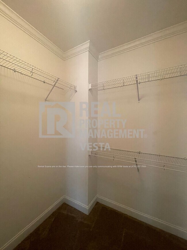 Building Photo - 435 New St