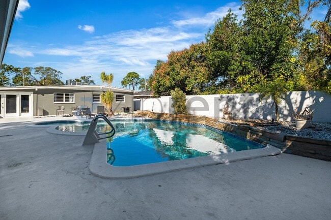 Building Photo - 3909 N Clearfield Ave