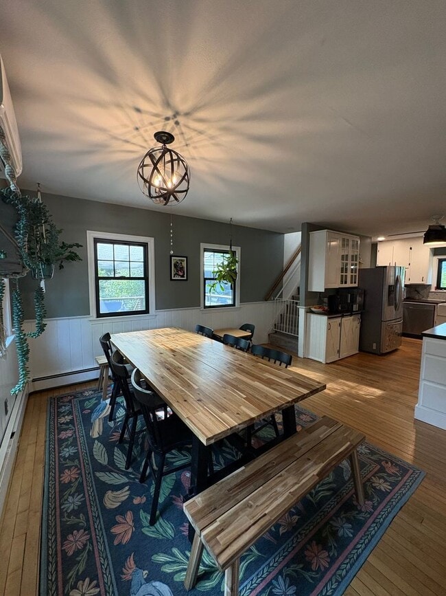 Building Photo - Cozy 3-Bedroom 1.5 -Bathroom Home with Fen...