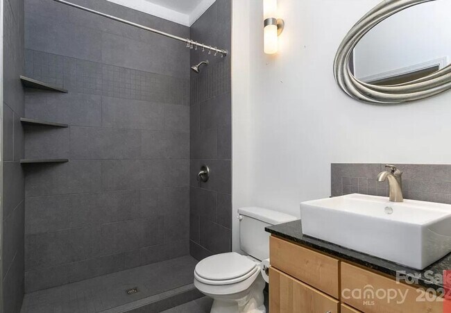 Building Photo - Asheville Condo Rental