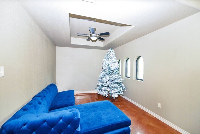Building Photo - 7100 Almond Dr