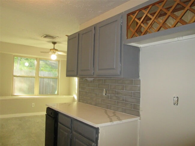 Building Photo - 2506 Portland Dr