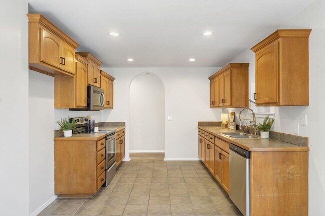 Building Photo - Newly Remodeled! | 4 Bedroom | 2 Bathroom | 2 Car Garage | 1,700 sq ft home | Fenced in back yard...