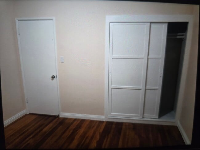 Building Photo - 1645 W Wisteria Pl