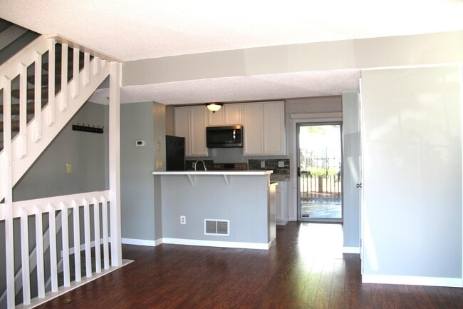 Building Photo - 4885 Stoneybrook Blvd