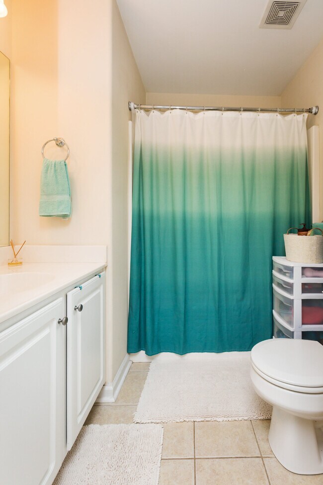 Building Photo - 100 Davis St