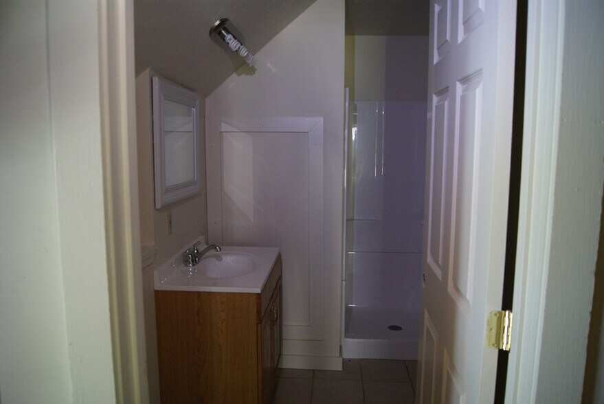 bathroom - 3 Crawford St