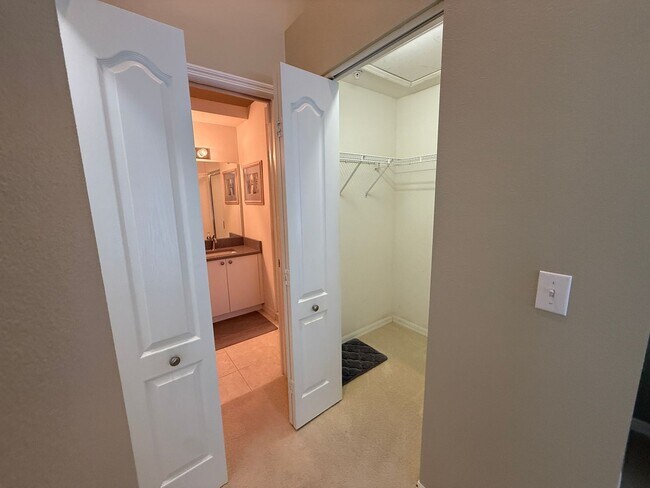 Building Photo - Lakeview 2 Bedroom 2 Bath Condo on Golf Co...