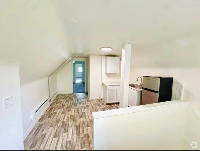 Building Photo - 2065 W 85th St