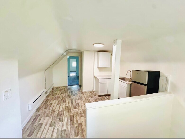 Primary Photo - 2065 W 85th St