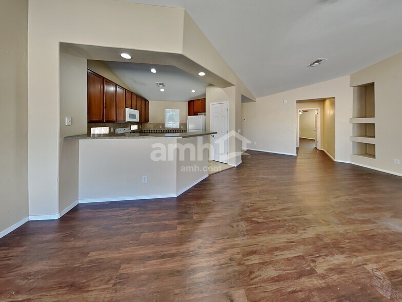 Building Photo - 11369 W Lincoln St