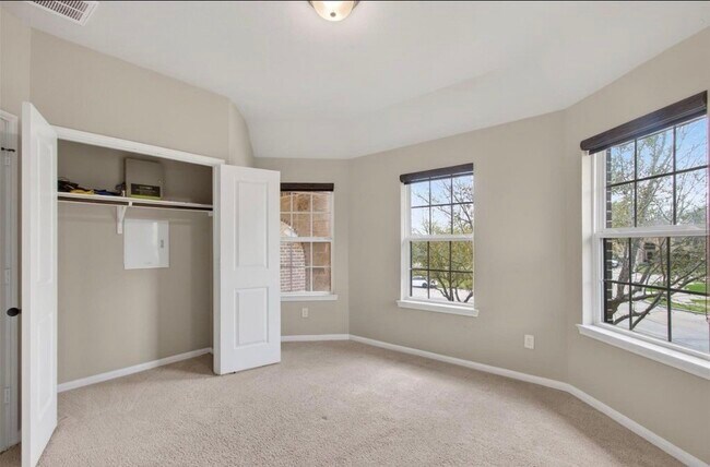 Building Photo - 1630 Mahan Dr