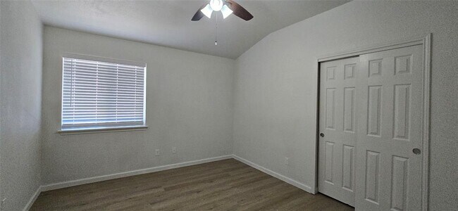 Building Photo - 606 Lakemont Dr