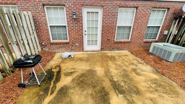 Building Photo - 2428 E University Dr