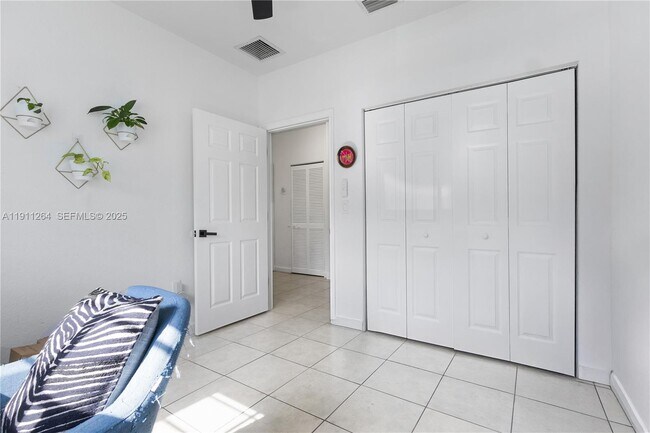 Building Photo - 2741 NE 4th St