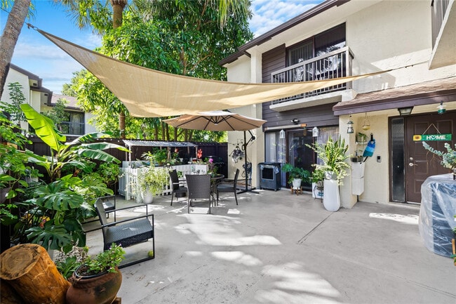 Building Photo - 3387 Cocoplum Cir