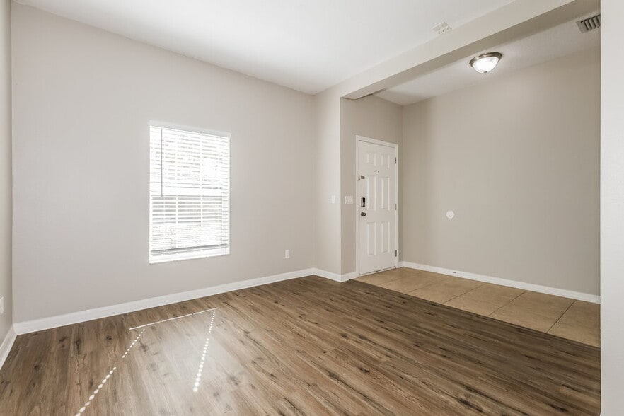 Building Photo - 720 Parker Den Dr