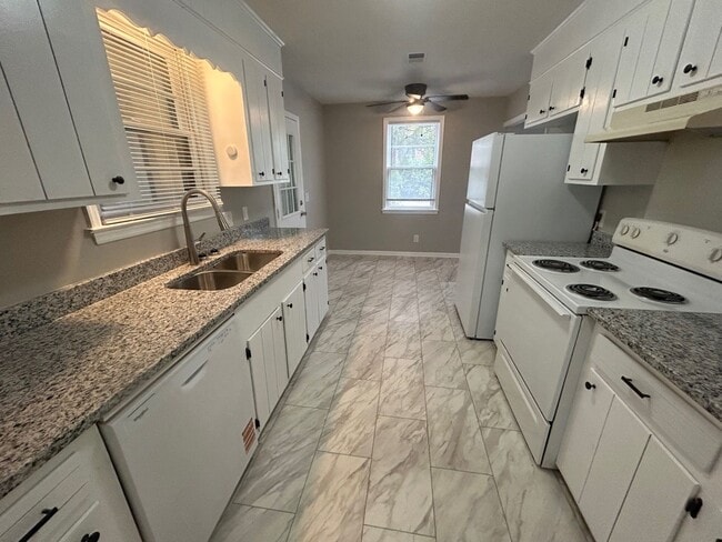 Building Photo - 7513 Mountainbrook Dr