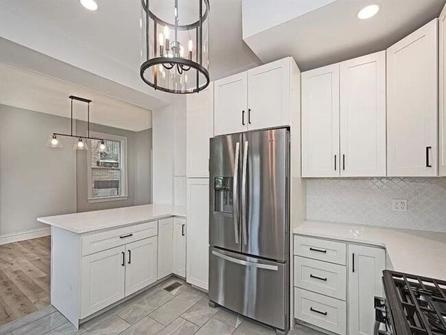 Building Photo - 5 bedroom home in the Upper Hill District