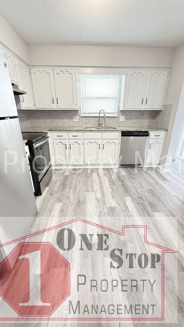 Building Photo - Beautiful 3 Bedroom 2 Bathroom Home in Blu...