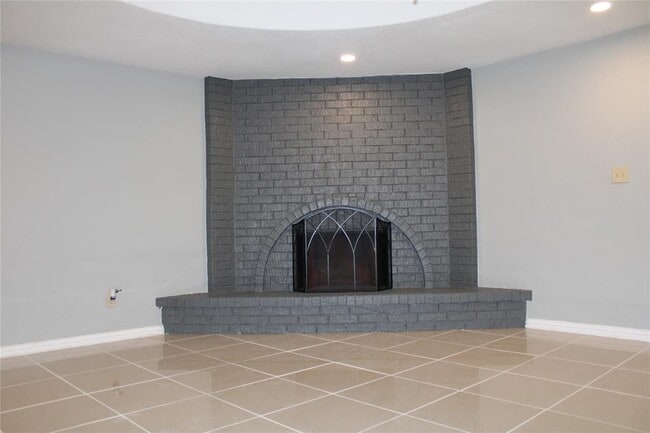 Building Photo - 6239 Hollow Pines Dr