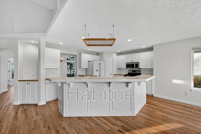 Building Photo - 393 E Trailside Dr