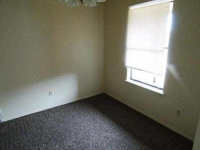 Building Photo - 2303 84th St