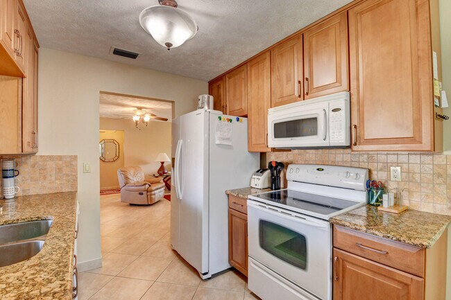 Building Photo - 14425 Amapola Way
