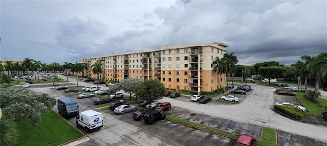 Building Photo - 9310 Fontainebleau Blvd