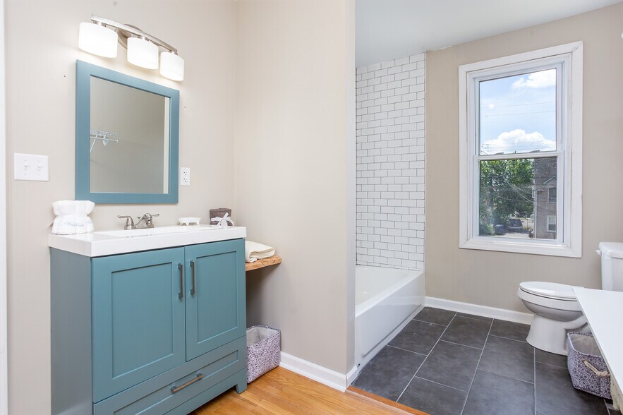 Building Photo - 34 Court Park