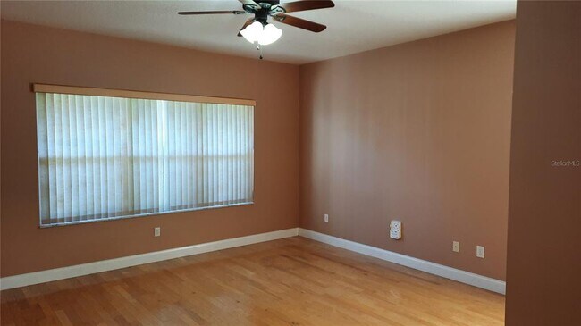 Building Photo - 58 Burning Bush Dr